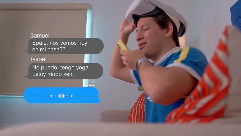 Personaje payaso con el chat del grupo en pantalla